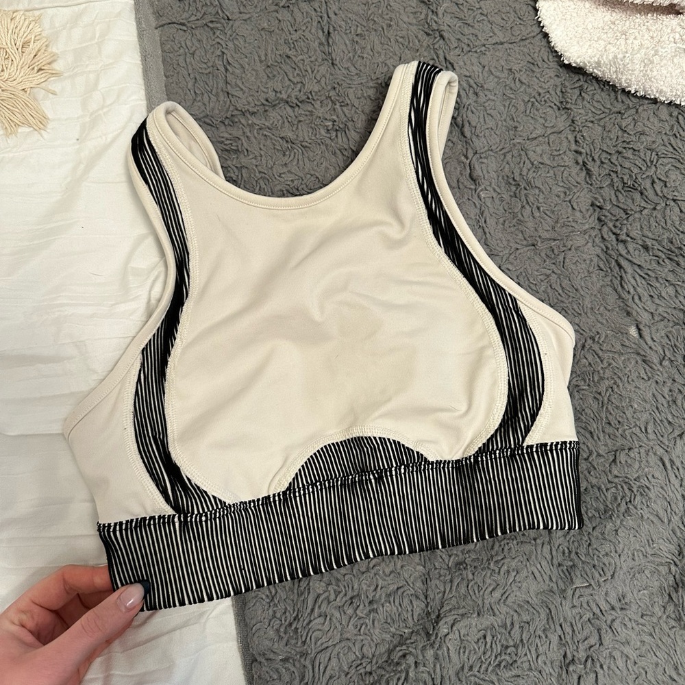 Alo yoga sports bra